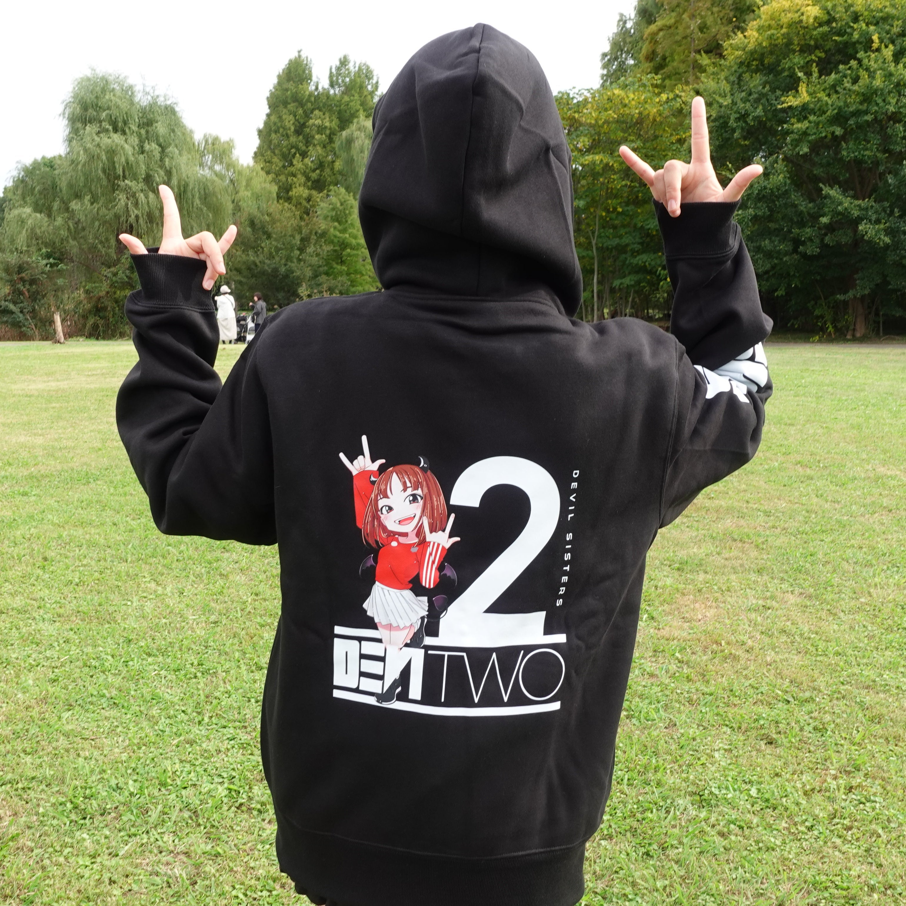 【限定100枚】DEVITWO パーカー（黒/白）