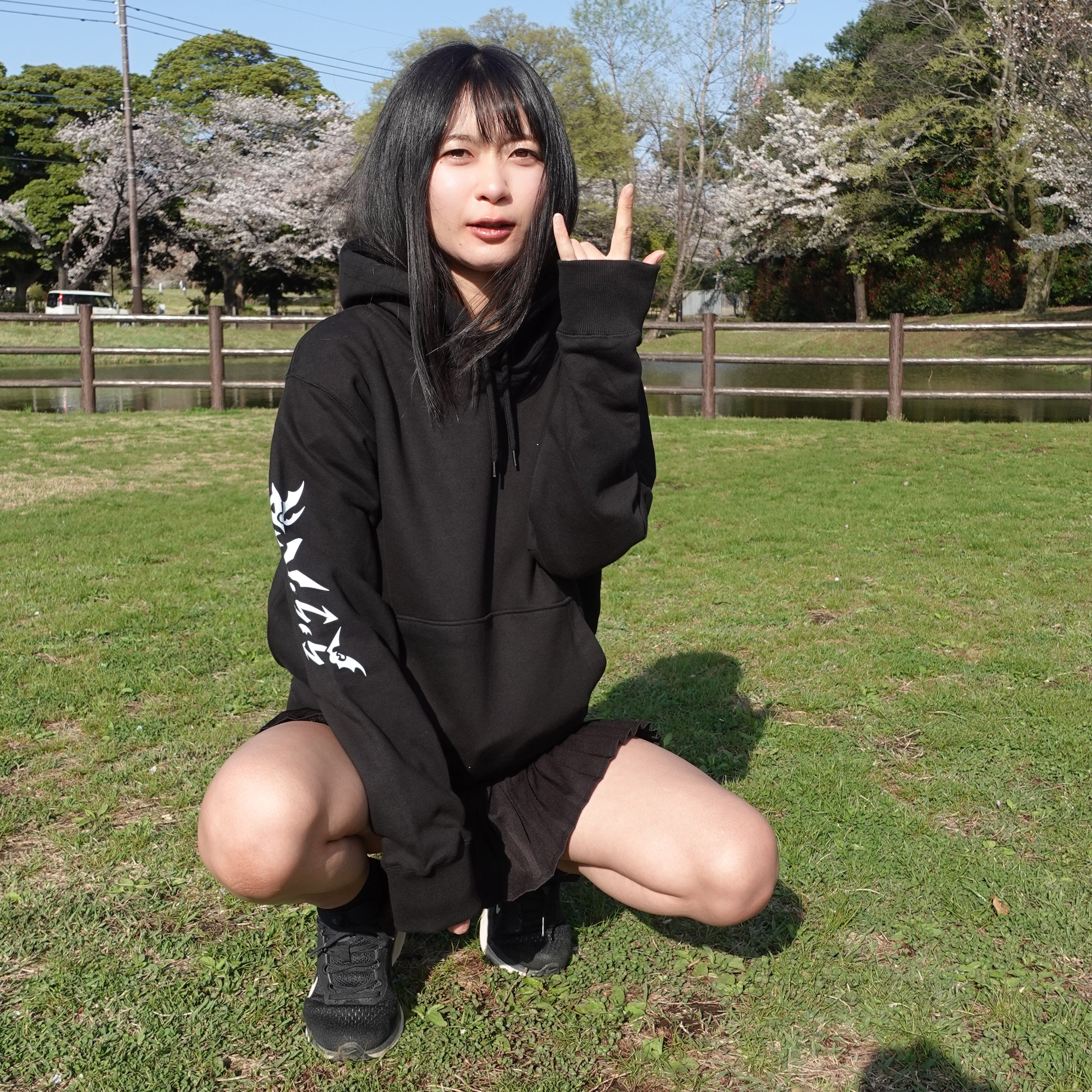 DEVIONE ブラック パーカー S 限定100枚 DEVIONEパーカー【2026SPRING】 – DEVISIS